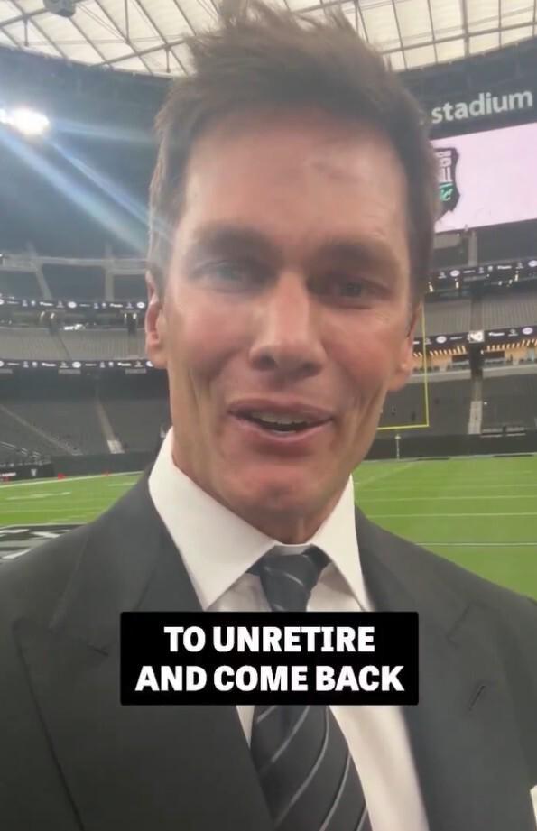 退役近3年后橄榄球传奇巨星汤姆-布雷迪宣布：我要复出